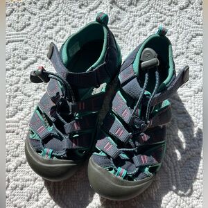 Keen Little Kids Newport H2 Waterproof Hiking Sandals in Multicolor